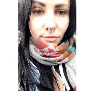 Meet your Posher, Becky